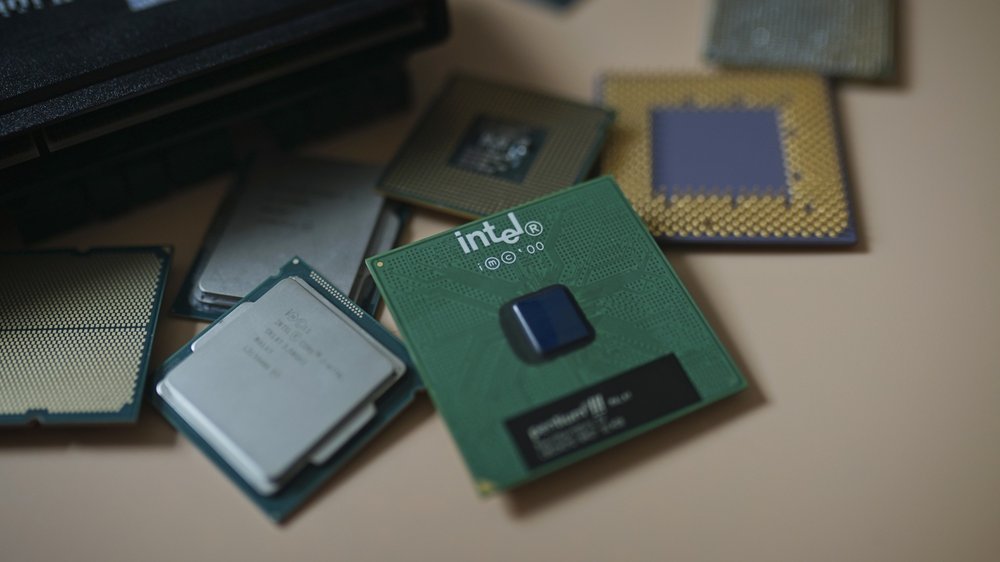 Intel отменила дополнительный кэш bLLC для мобильных Nova Lake: аналог 3D V-Cache появится только в Razor Lake-HX