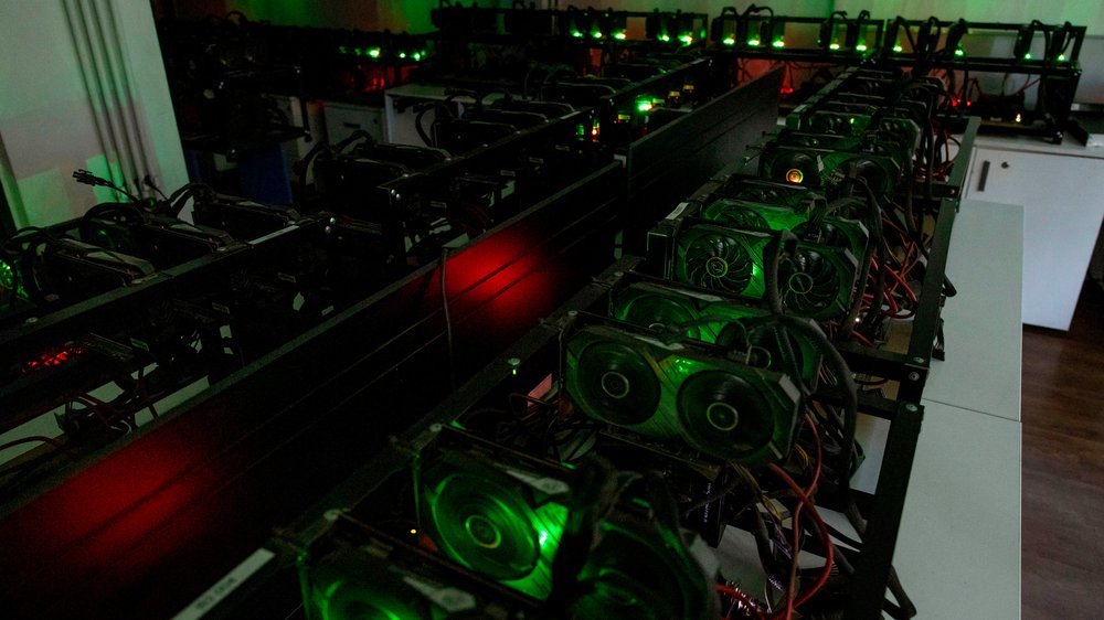 Майнинговые карты Nvidia CMP 170HX взломали для ИИ: мод разблокирует 64 ГБ памяти HBM2e на чипе GA100